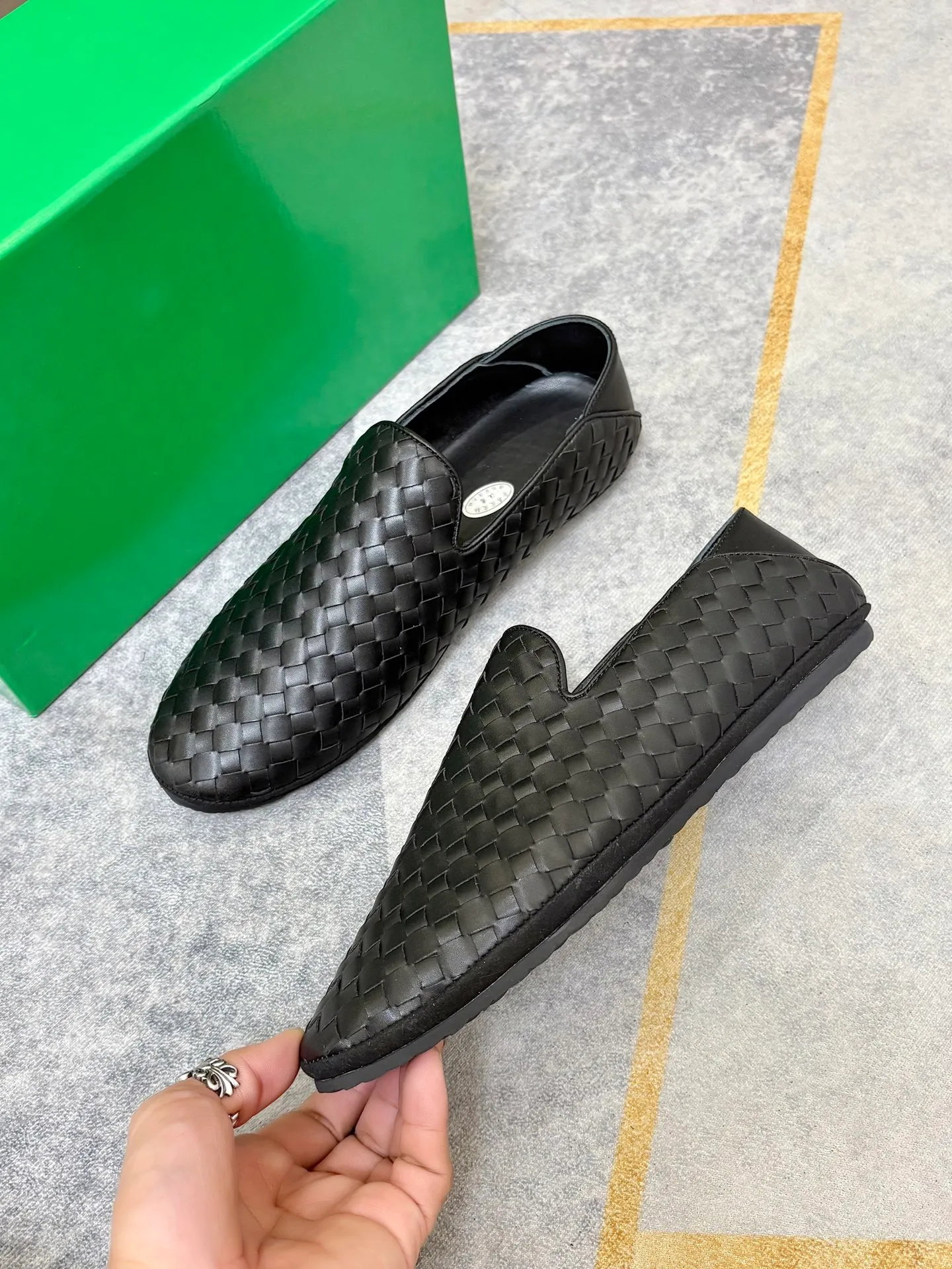 P420. BV men's casual shoes, handsome and versatile low-top shoes, woven cowhide upper, pigskin lining for the feet, 🌺🌺perfect shoe last, 🌲🌲 fashionable and handsome, comfortable on the feet, 🚗🚗wear-resistant and non-slip rubber outsole. Code number: 38-44. 45 is custom-made and cannot be returned or exchanged
